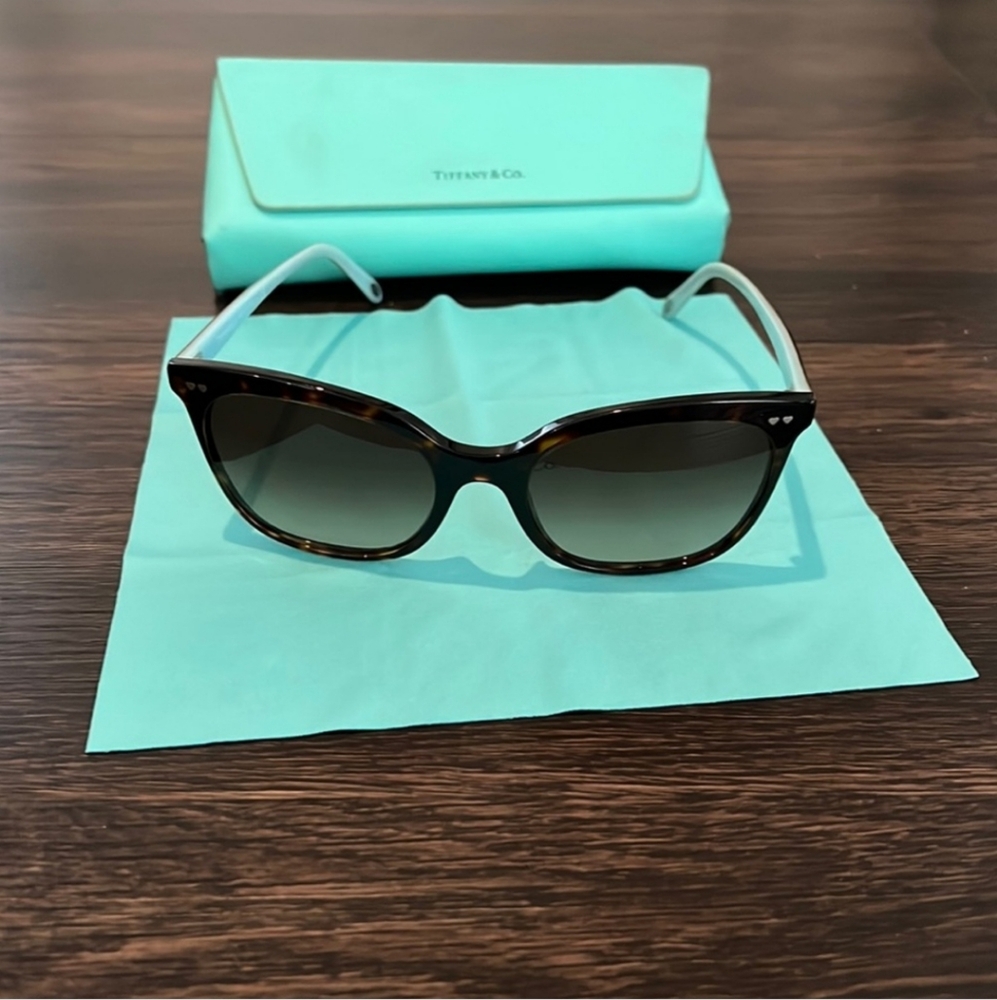 Tiffany Sunglasses with Hearts - Picture 3 of 5
